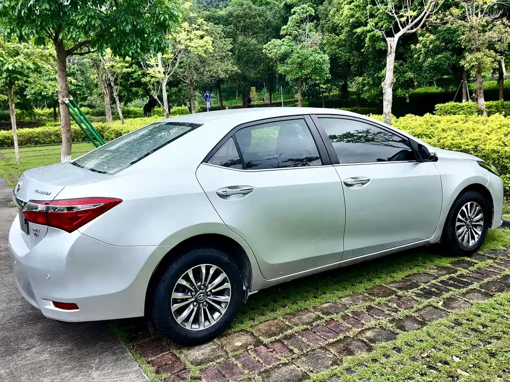 Toyota Corolla 2018 — фото 24