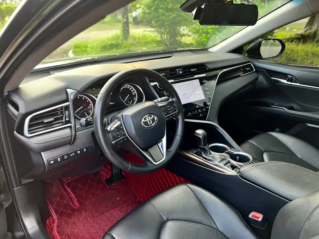 Toyota Camry 2018 — фото 9