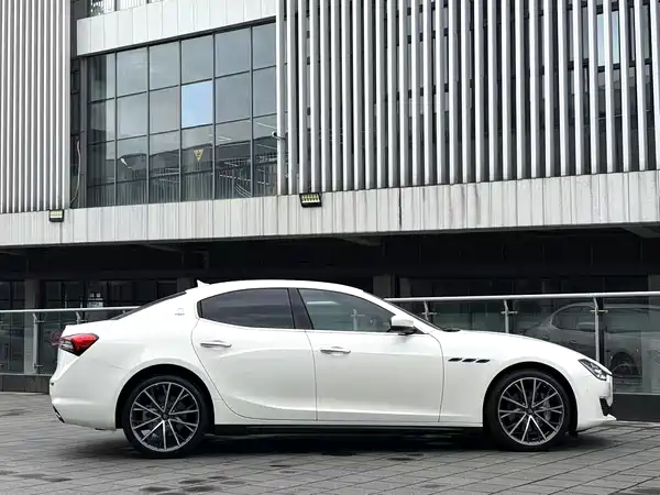 Maserati Ghibli 2021