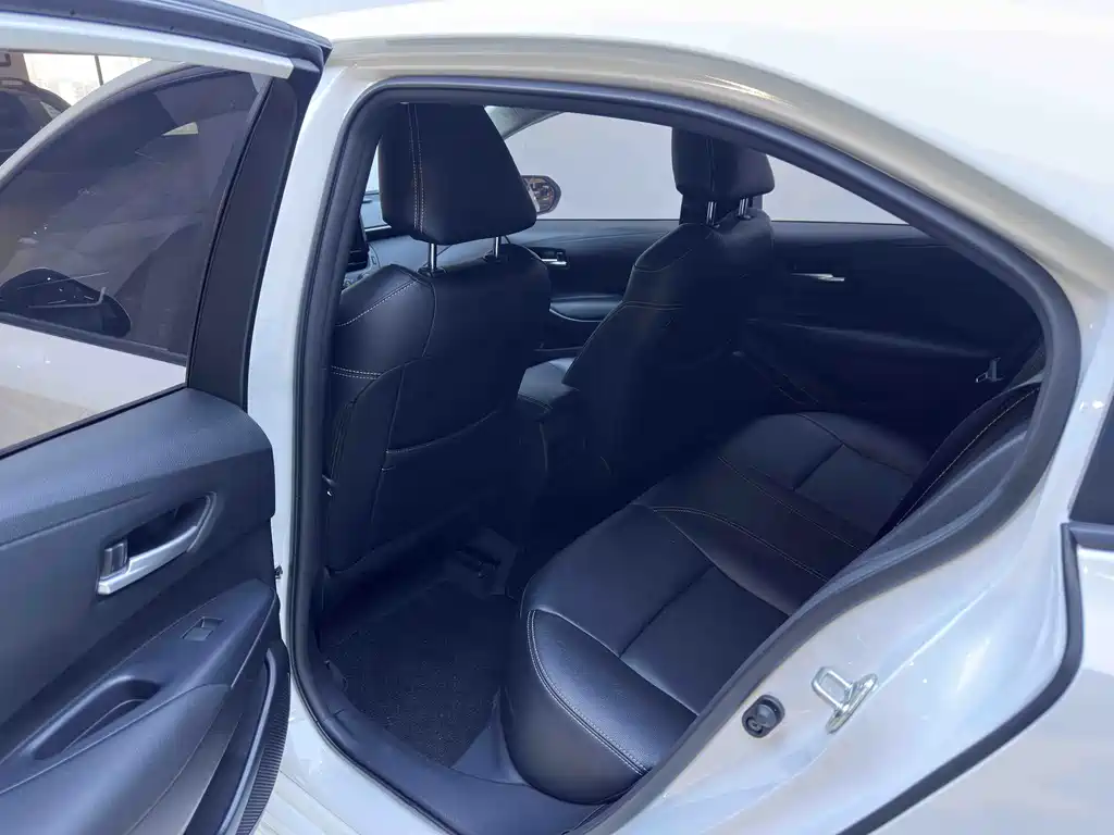 Toyota Corolla 2023 — фото 10