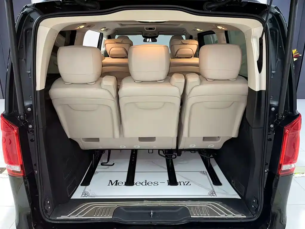 Mercedes-Benz V-Class 2022 — фото 13