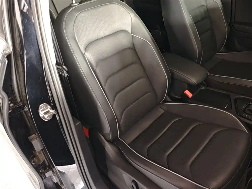 Volkswagen Tiguan L PHEV 2021 — фото 25