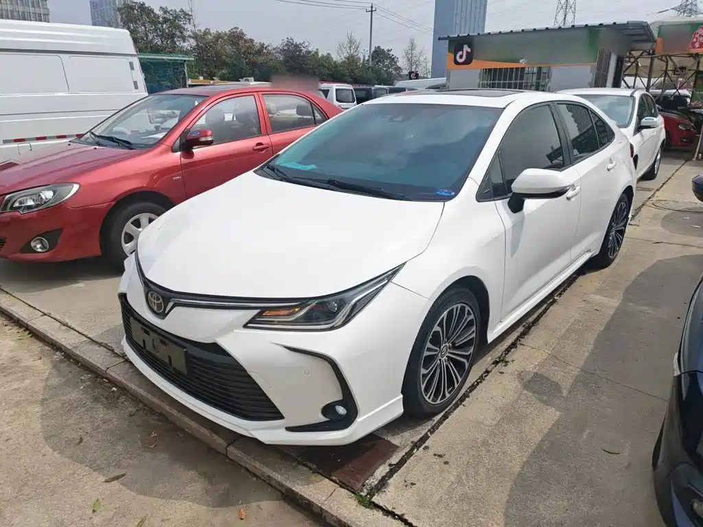 Toyota Corolla 2019 — фото 1