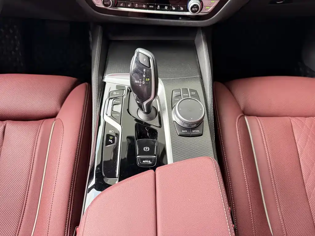BMW 5 Series New Energy 2021 — фото 12