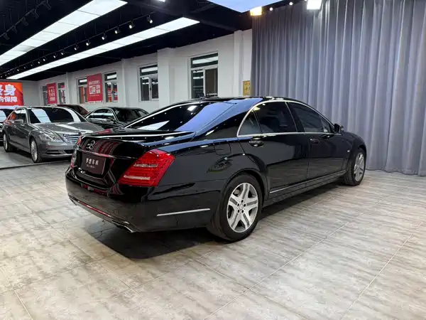 Mercedes-Benz S-Class 2010