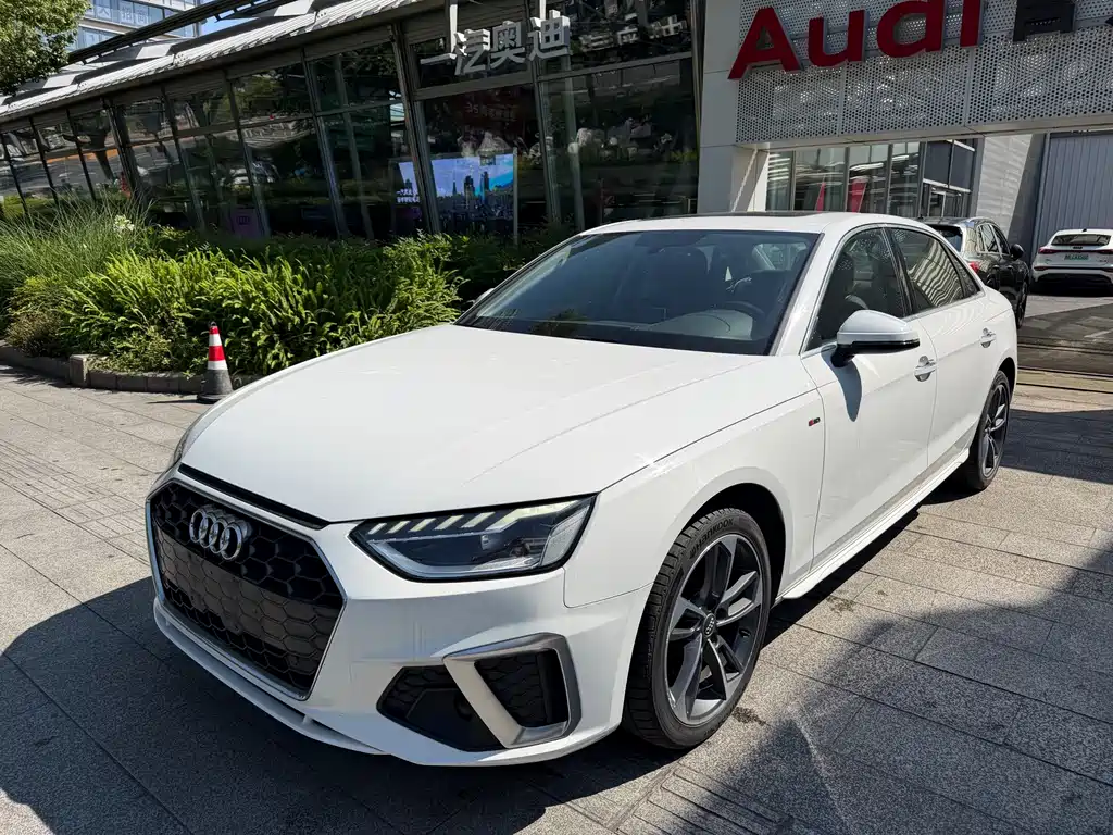 Audi A4L 2020 — фото 1