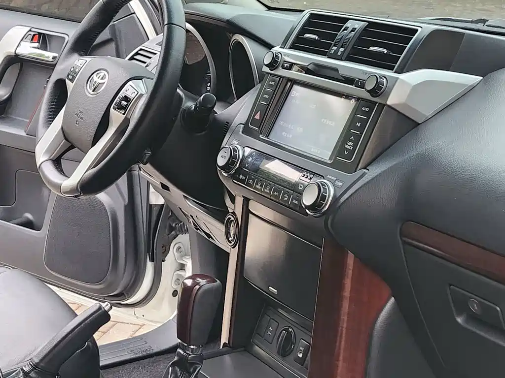 Toyota Prado 2015 — фото 6