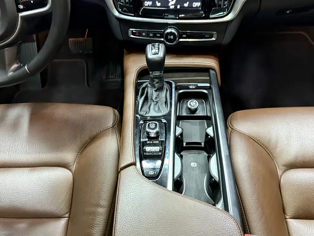 Volvo S90 2017 — фото 17