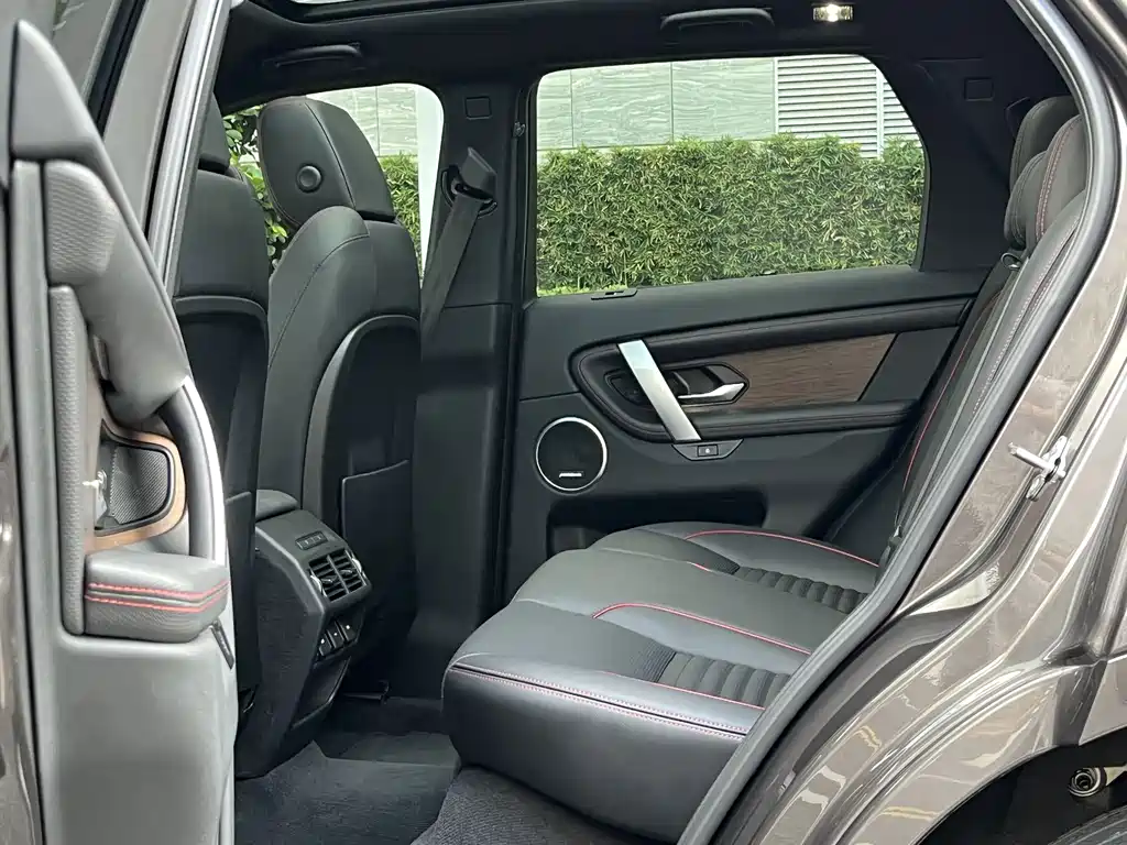 Land Rover Discovery Sport 2023 — фото 18