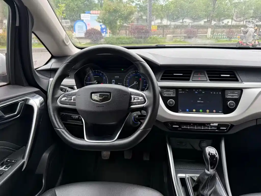 Geely Vision X3 2020 — фото 11