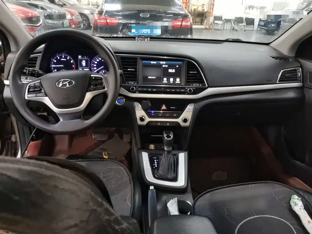 Hyundai Elantra 2016 — фото 10