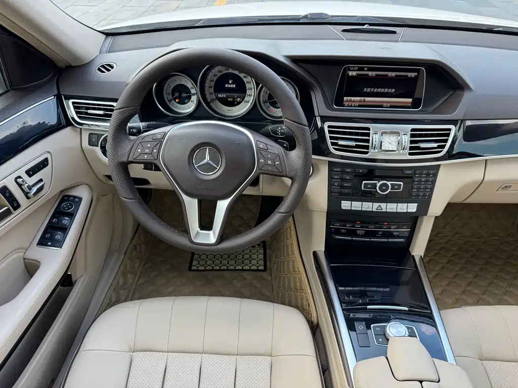 Mercedes-Benz E-Class 2015 — фото 20