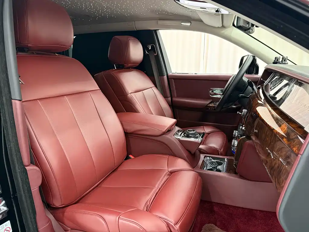 Rolls-Royce Phantom 2018 — фото 14