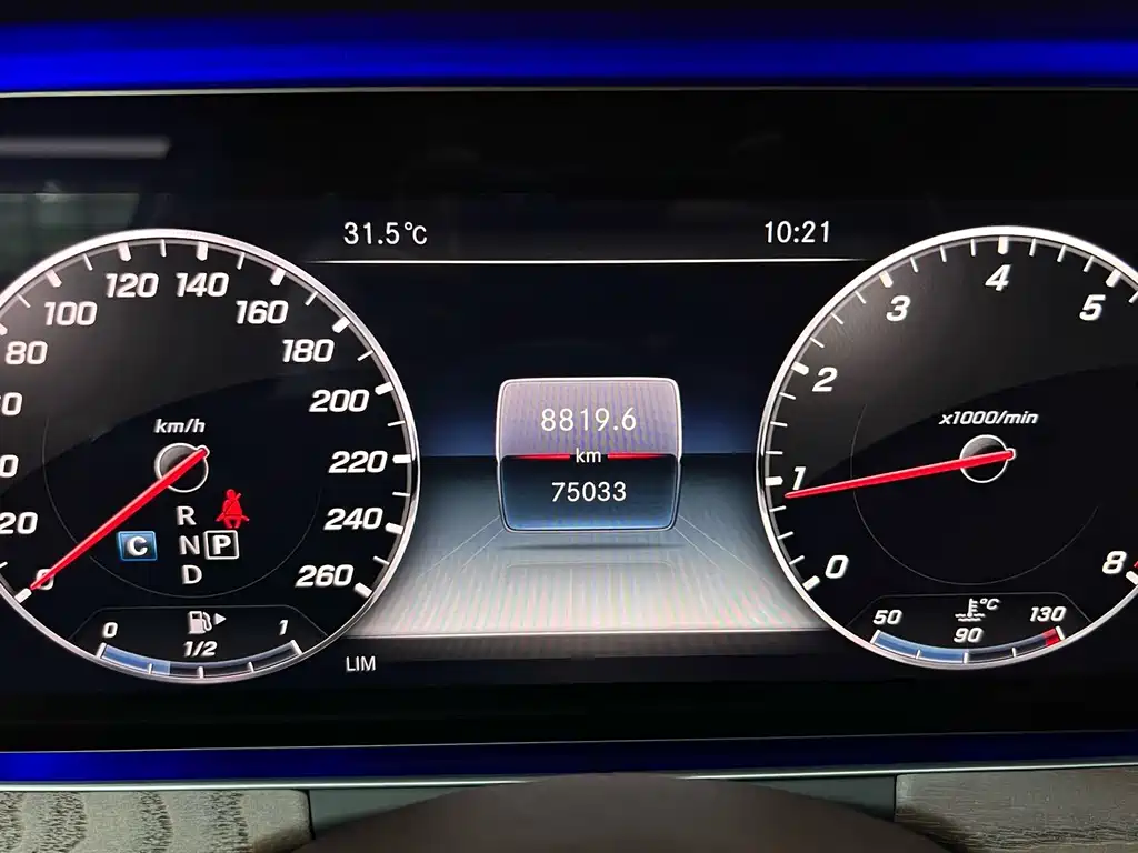 Mercedes-Benz E-Class 2020 — фото 15
