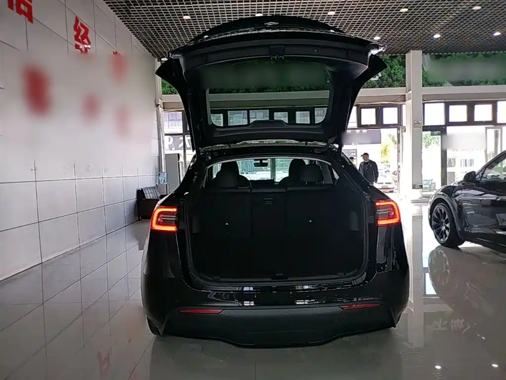 Tesla Model Y 2023 — фото 19