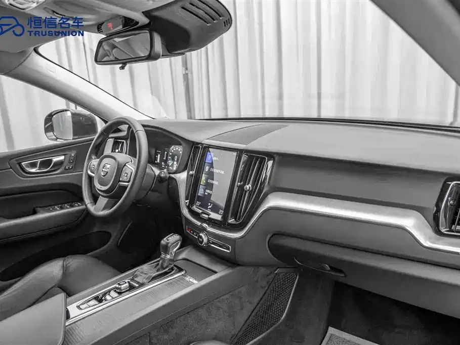 Volvo XC60 2019 — фото 14