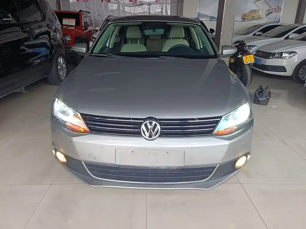 Volkswagen Sagitar 2015