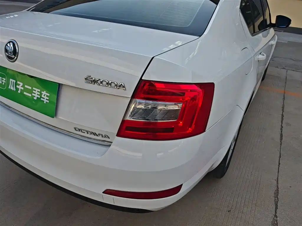 Skoda Octavia 2015 — фото 8