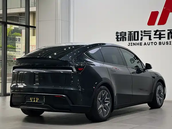 Tesla Model Y L 2025