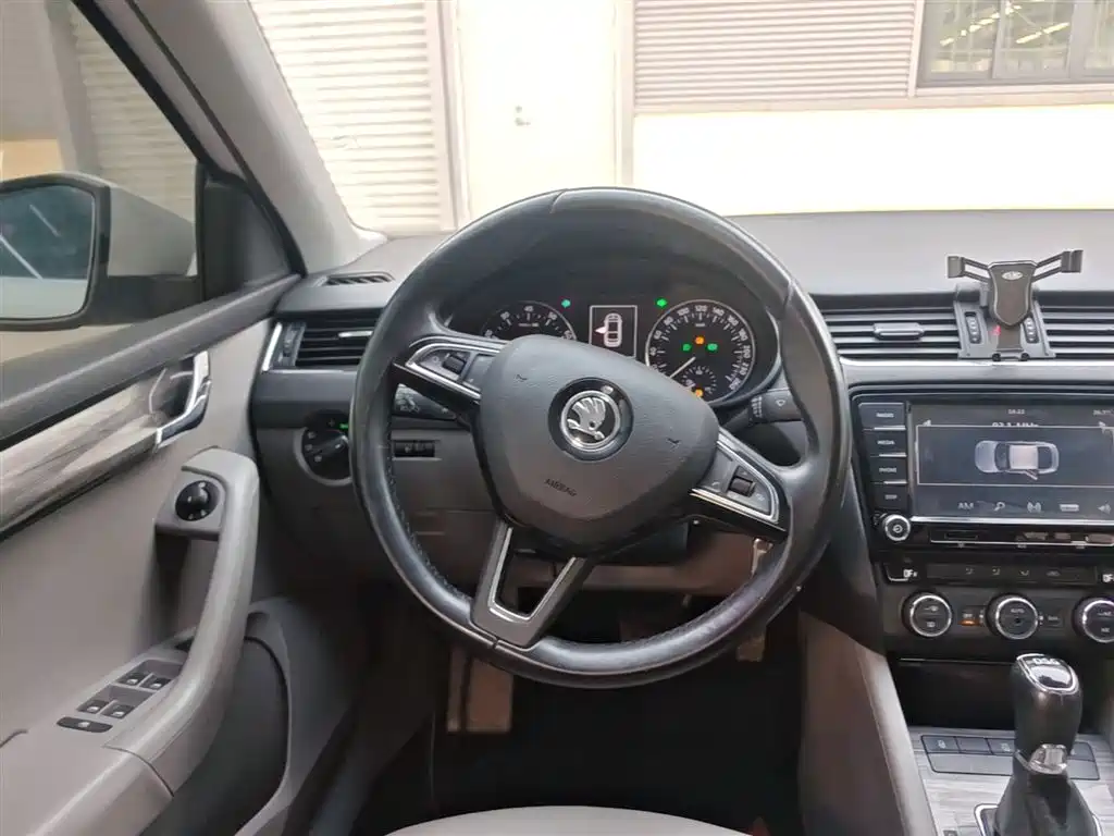 Skoda Octavia 2015 — фото 11