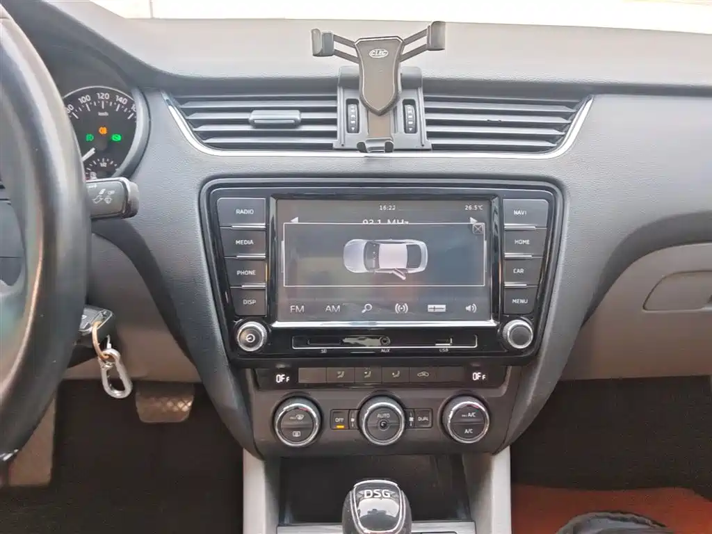Skoda Octavia 2015 — фото 13