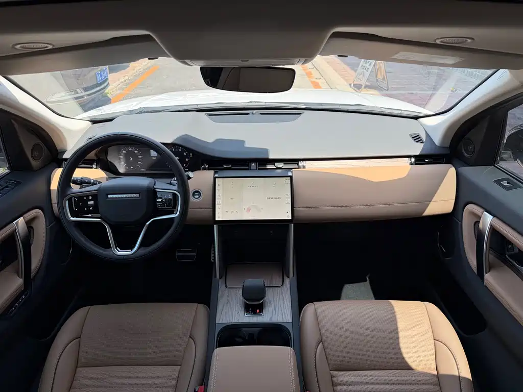 Land Rover Discovery Sport 2025