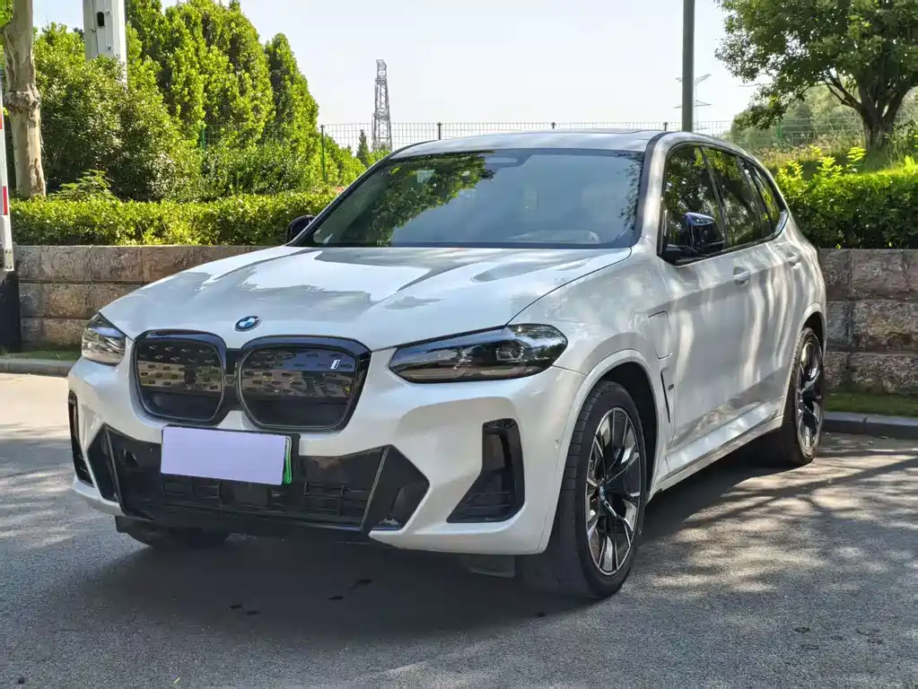 BMW iX3 2024