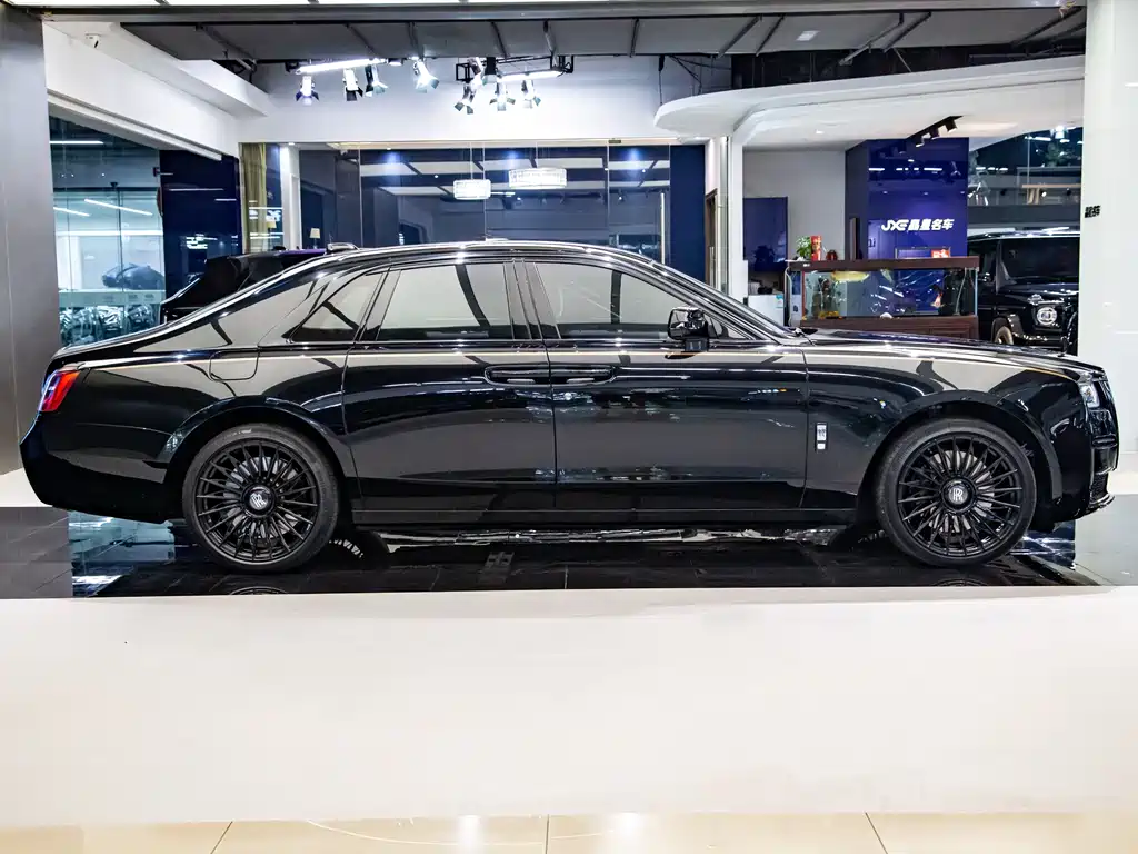 Rolls-Royce Ghost 2021 — фото 12
