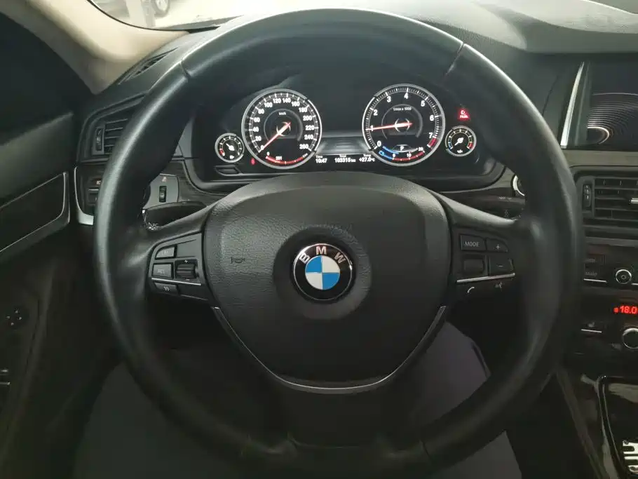 BMW 5 Series 2016 — фото 15