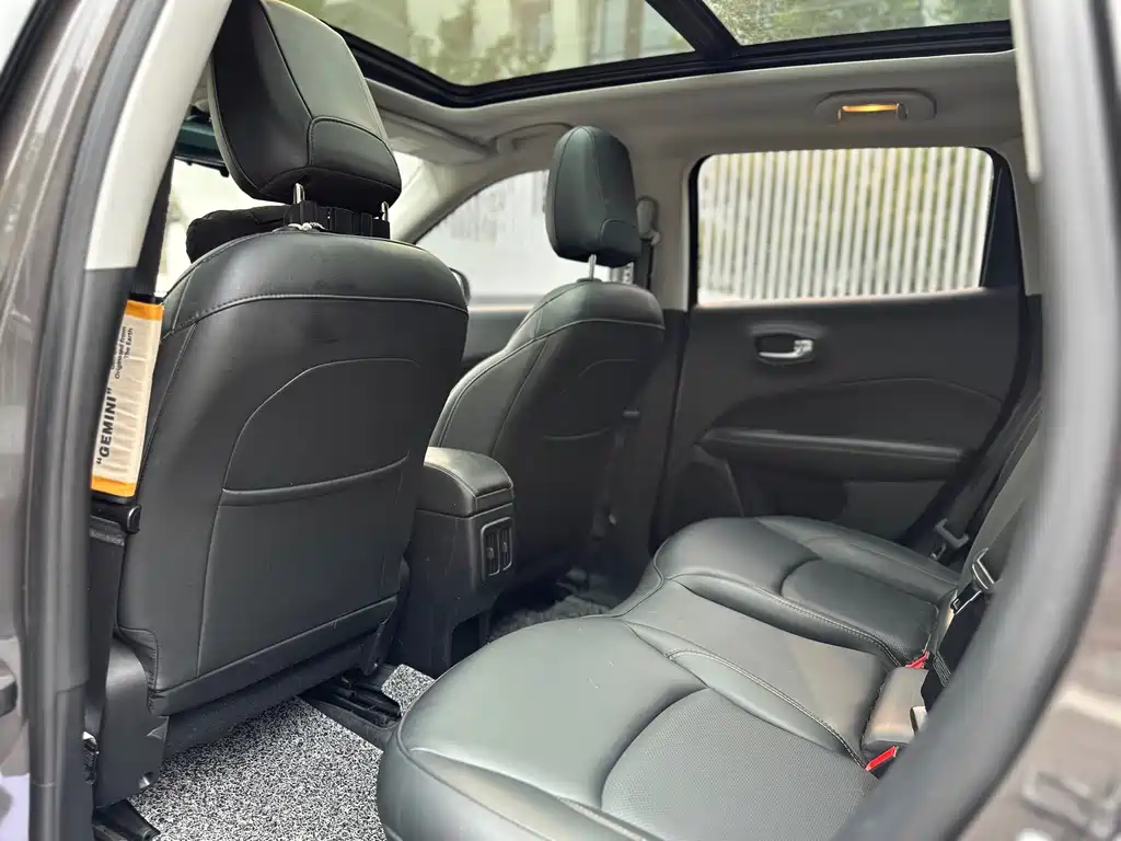 Jeep Compass 2019 — фото 14