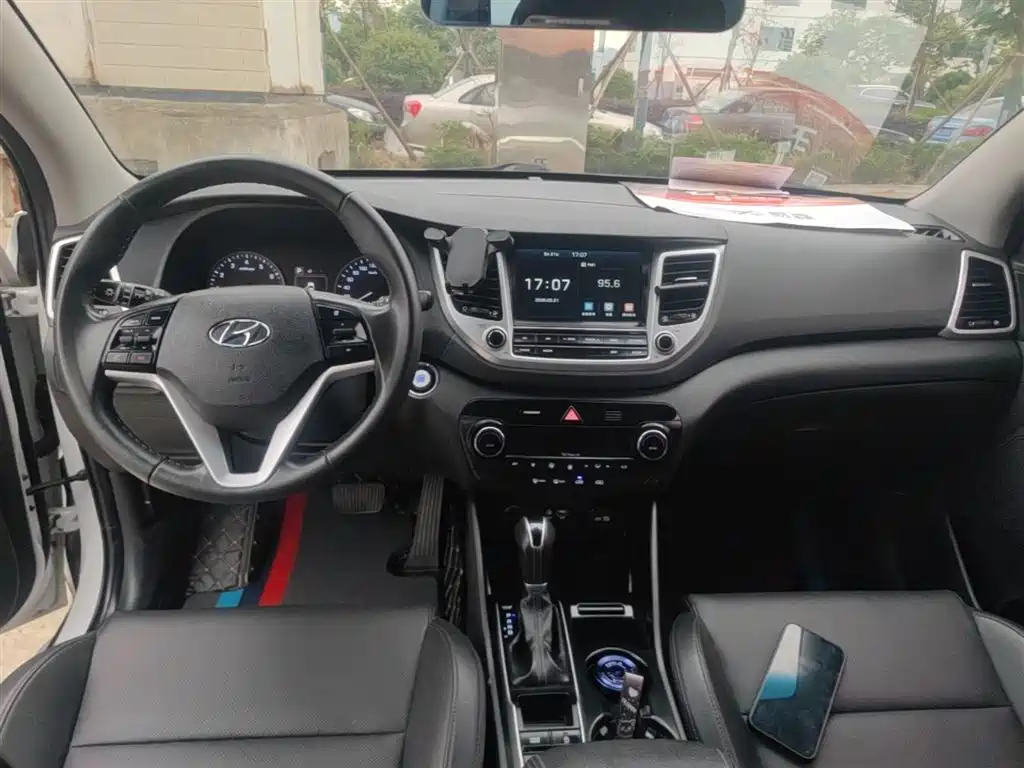 Hyundai Tucson 2018 — фото 10