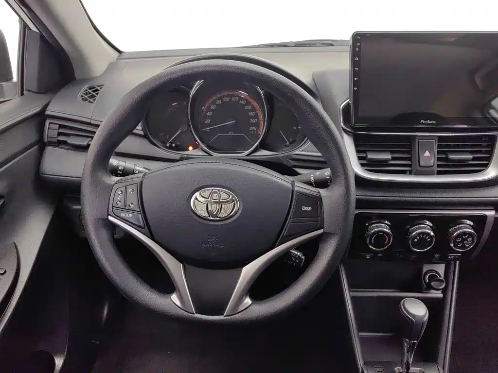 Toyota Yaris L 2022 — фото 11