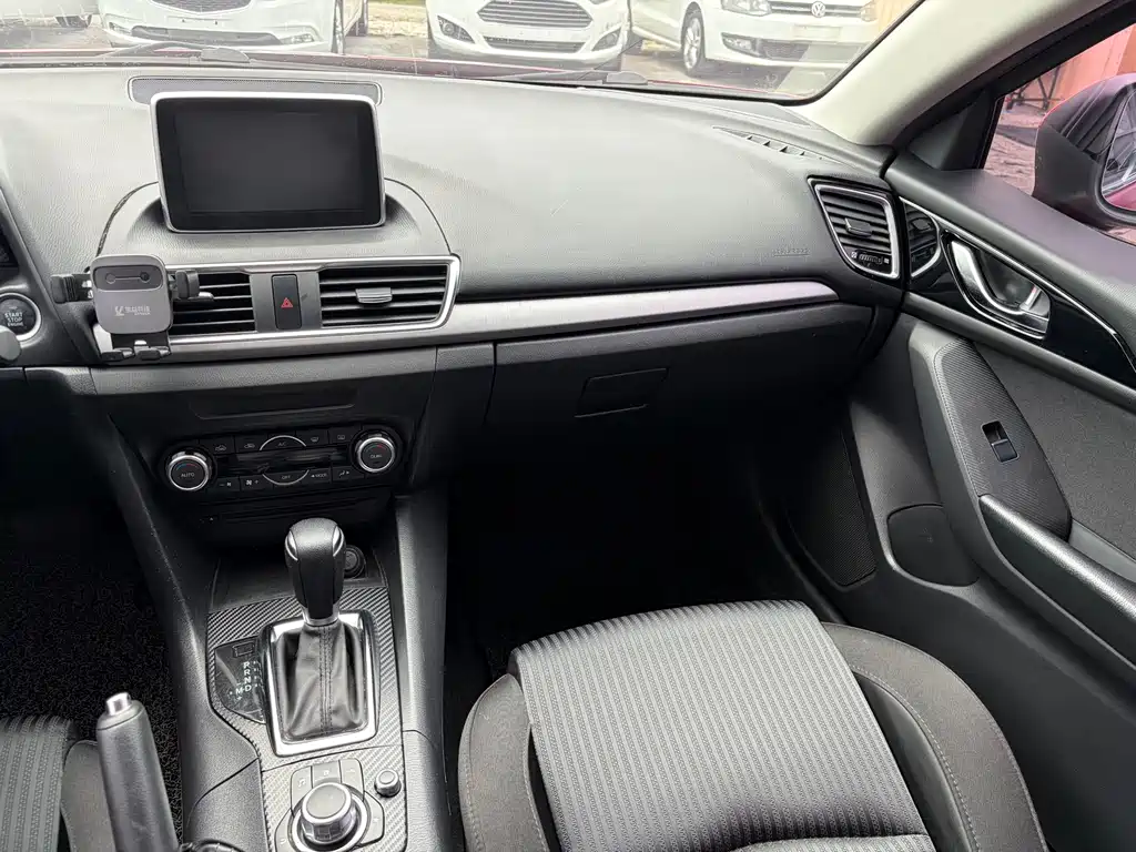 Mazda 3 Axela 2016 — фото 11