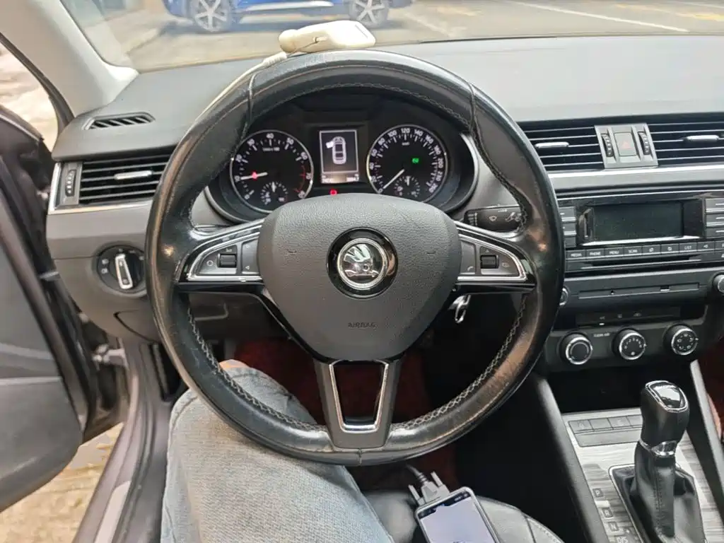 Skoda Octavia 2016 — фото 11