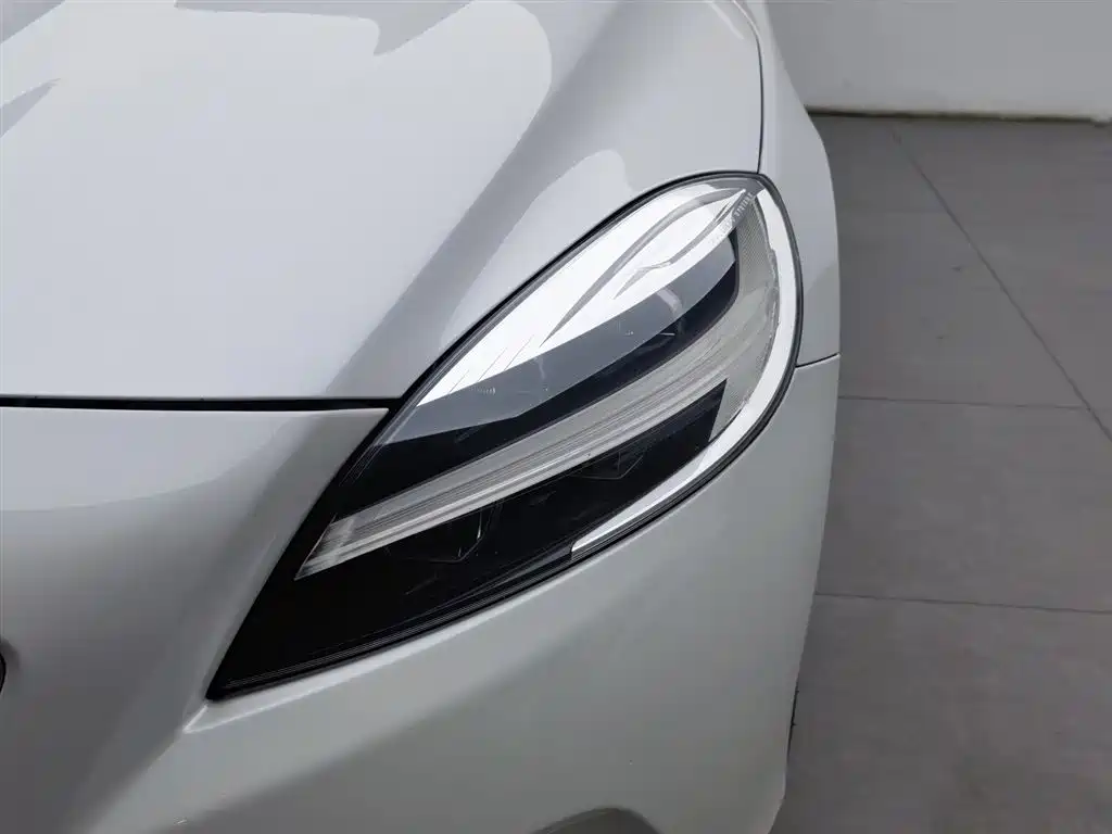 Volvo V40 2017 — фото 7