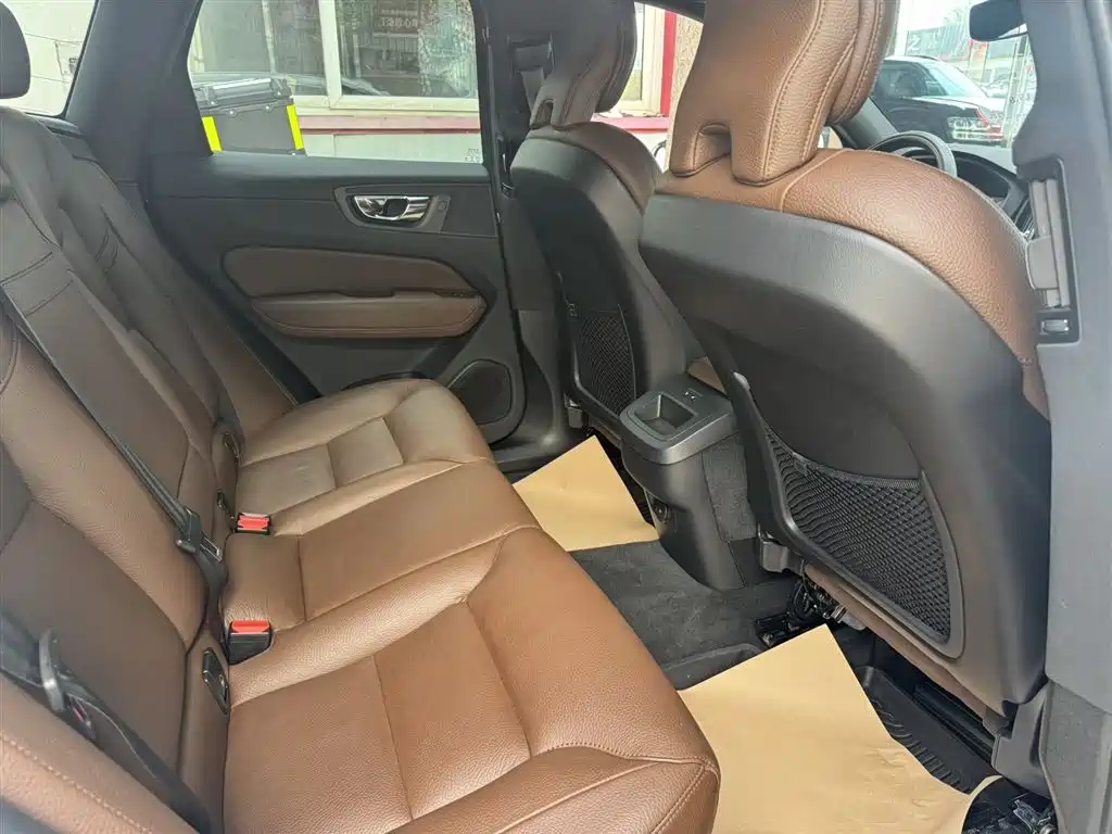 Volvo XC60 2020 — фото 10