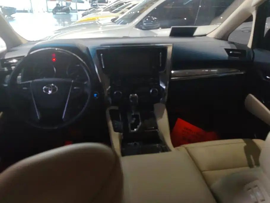 Toyota Vellfire 2020 — фото 12