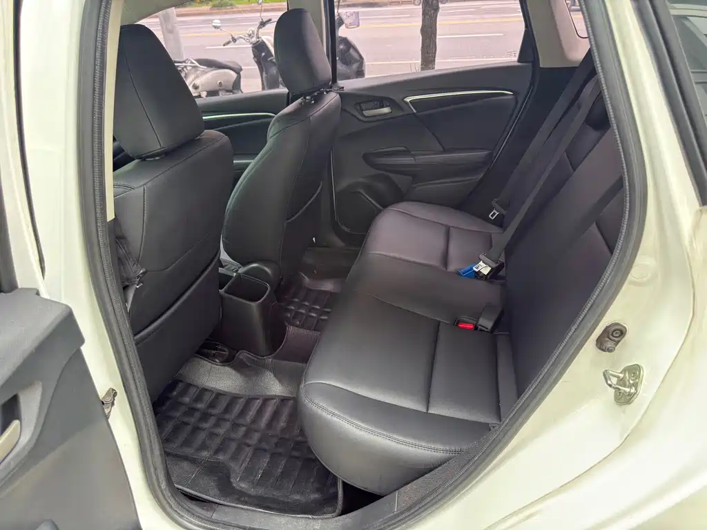Honda Fit 2015 — фото 13