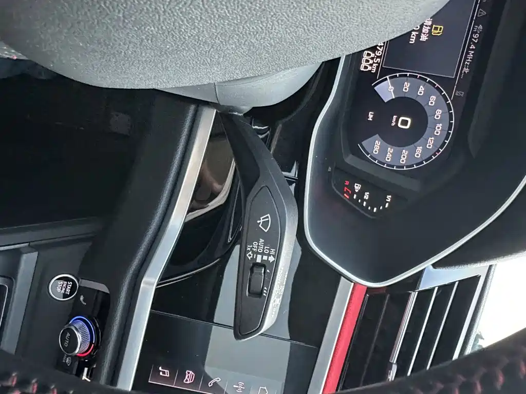 Audi Q3 Sportback 2021 — фото 24