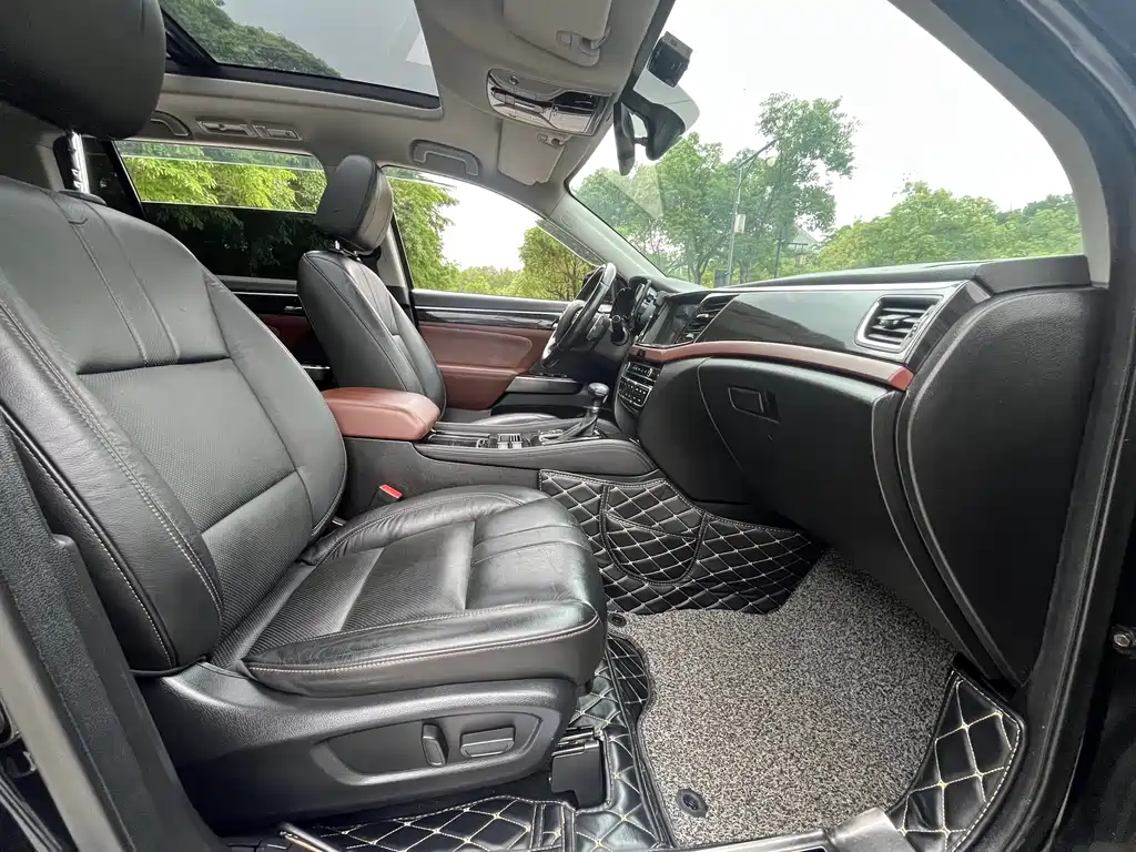 GAC Motor Trumpchi GS8 2017 — фото 9
