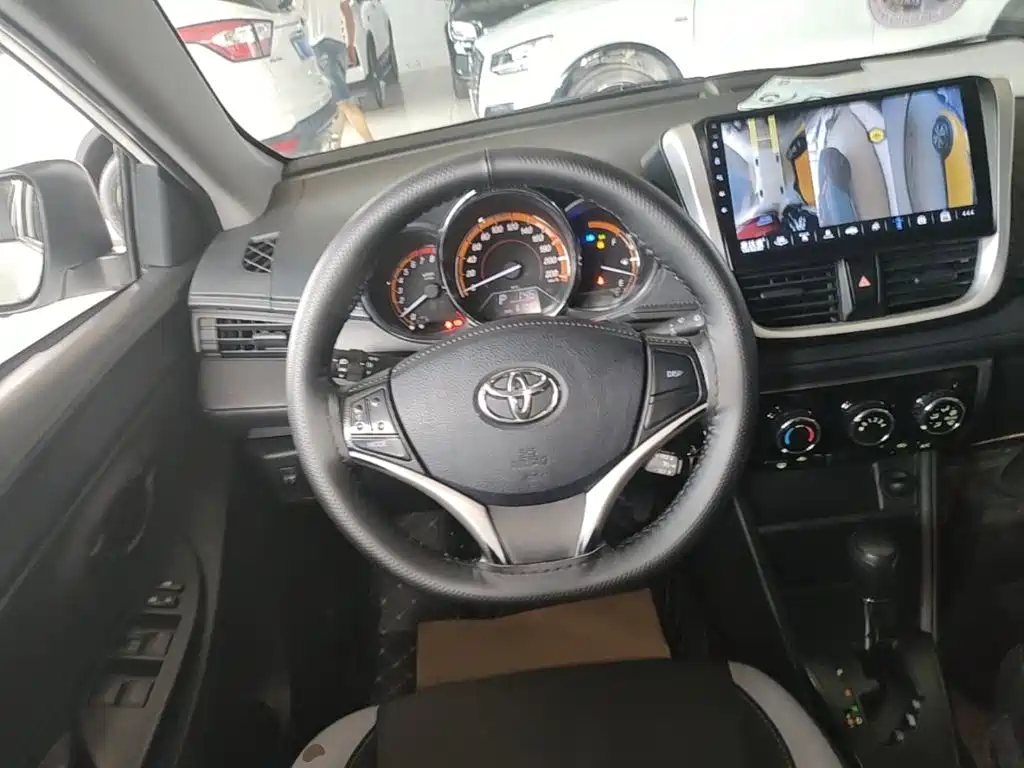 Toyota Yaris L 2021 — фото 11