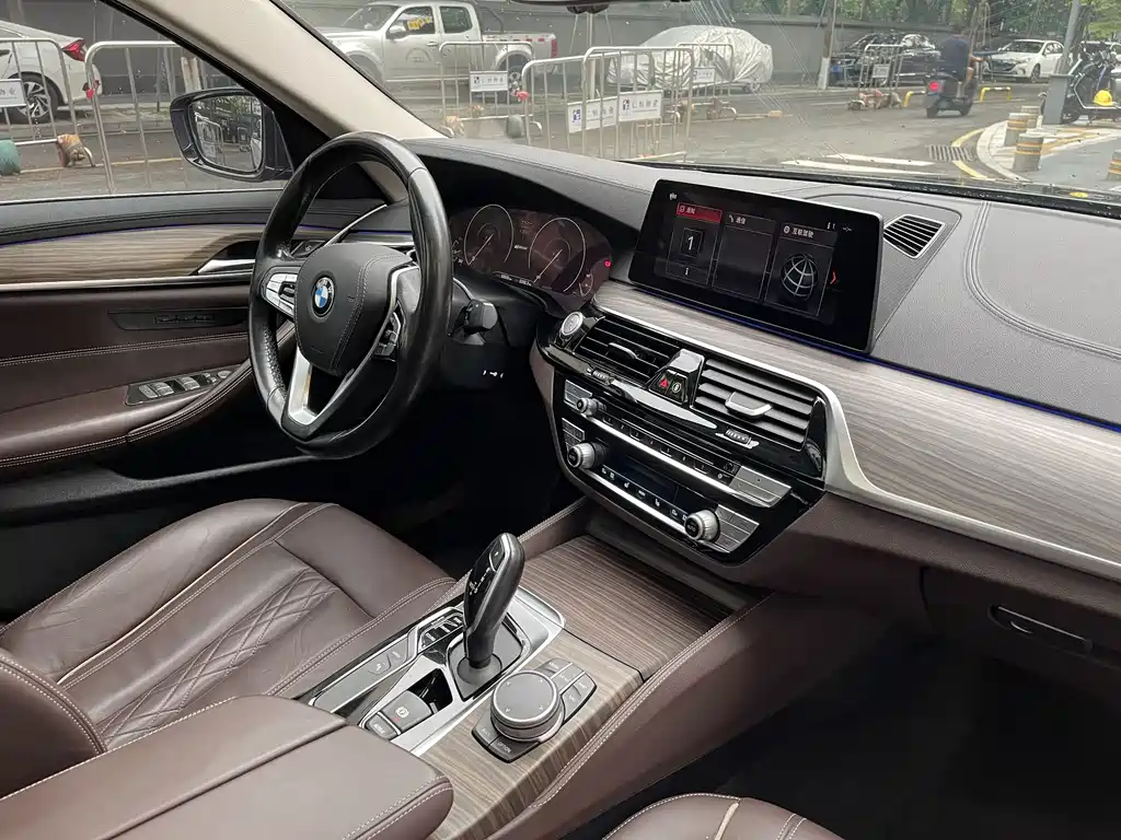 BMW 5 Series New Energy 2019 — фото 17