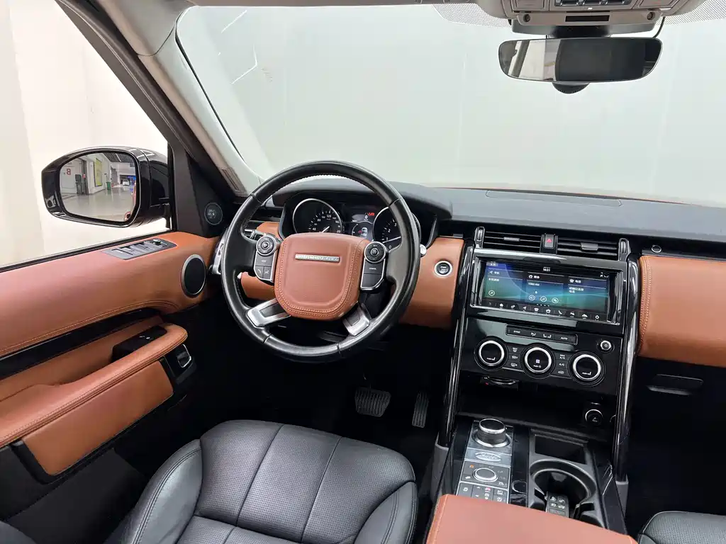 Land Rover Discovery 2018 — фото 15