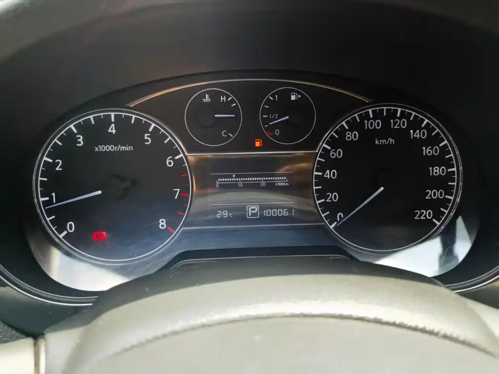 Nissan Tiida 2015 — фото 16