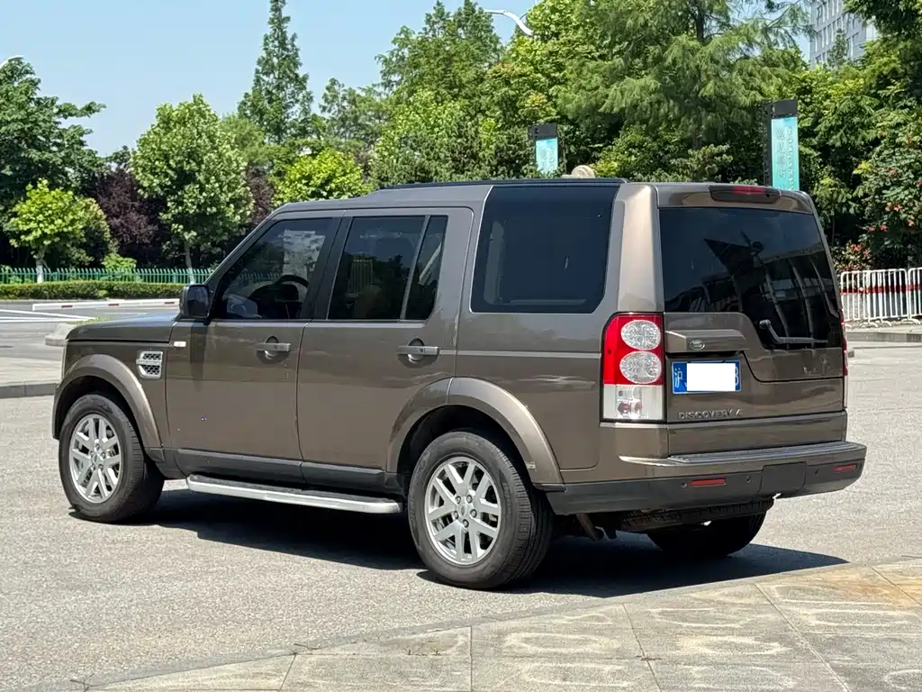 Land Rover Discovery 2010 — фото 6
