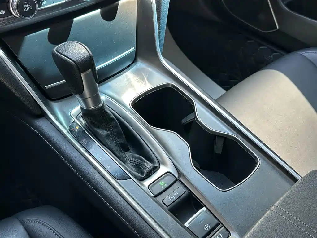 Honda Accord 2022 — фото 8