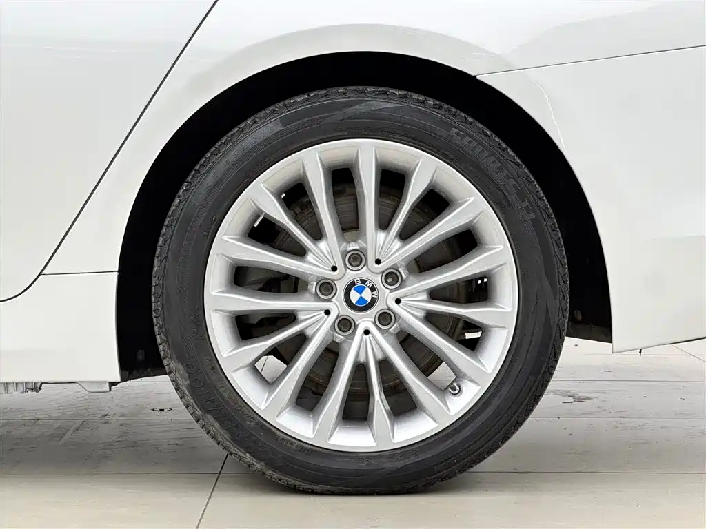 BMW 5 Series New Energy 2020 — фото 17