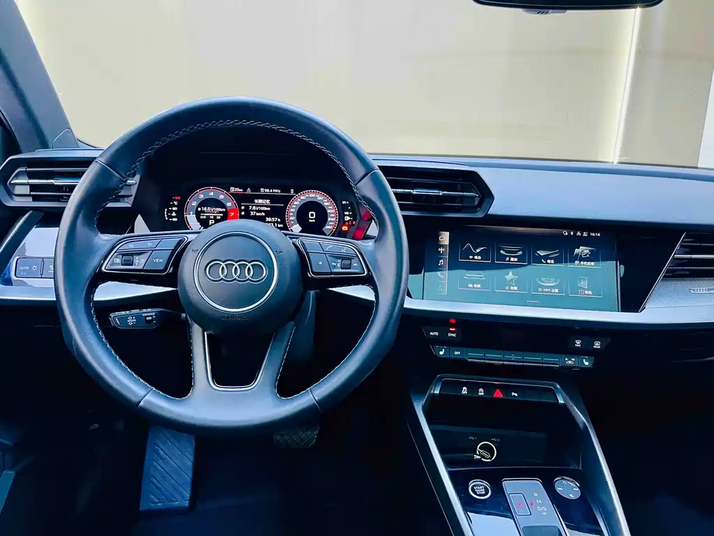 Audi A3 2023 — фото 10