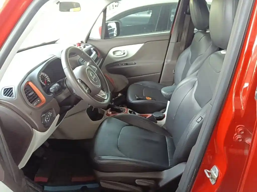 Jeep Renegade 2016 — фото 15