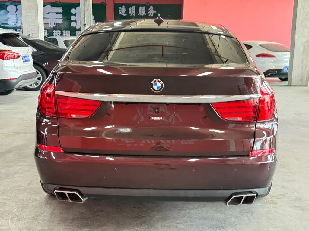 BMW 5 Series GT 2012 — фото 16